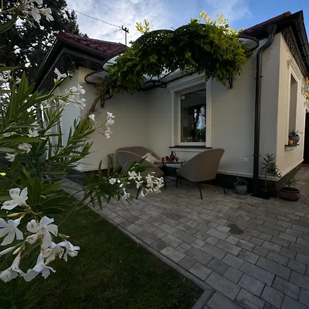 Castle Garden Villa Uzhhorod Exterior photo